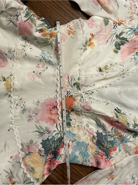 Dresses & Skirts - Floral Ruffled V-Neck Blouse in Soft Pastels